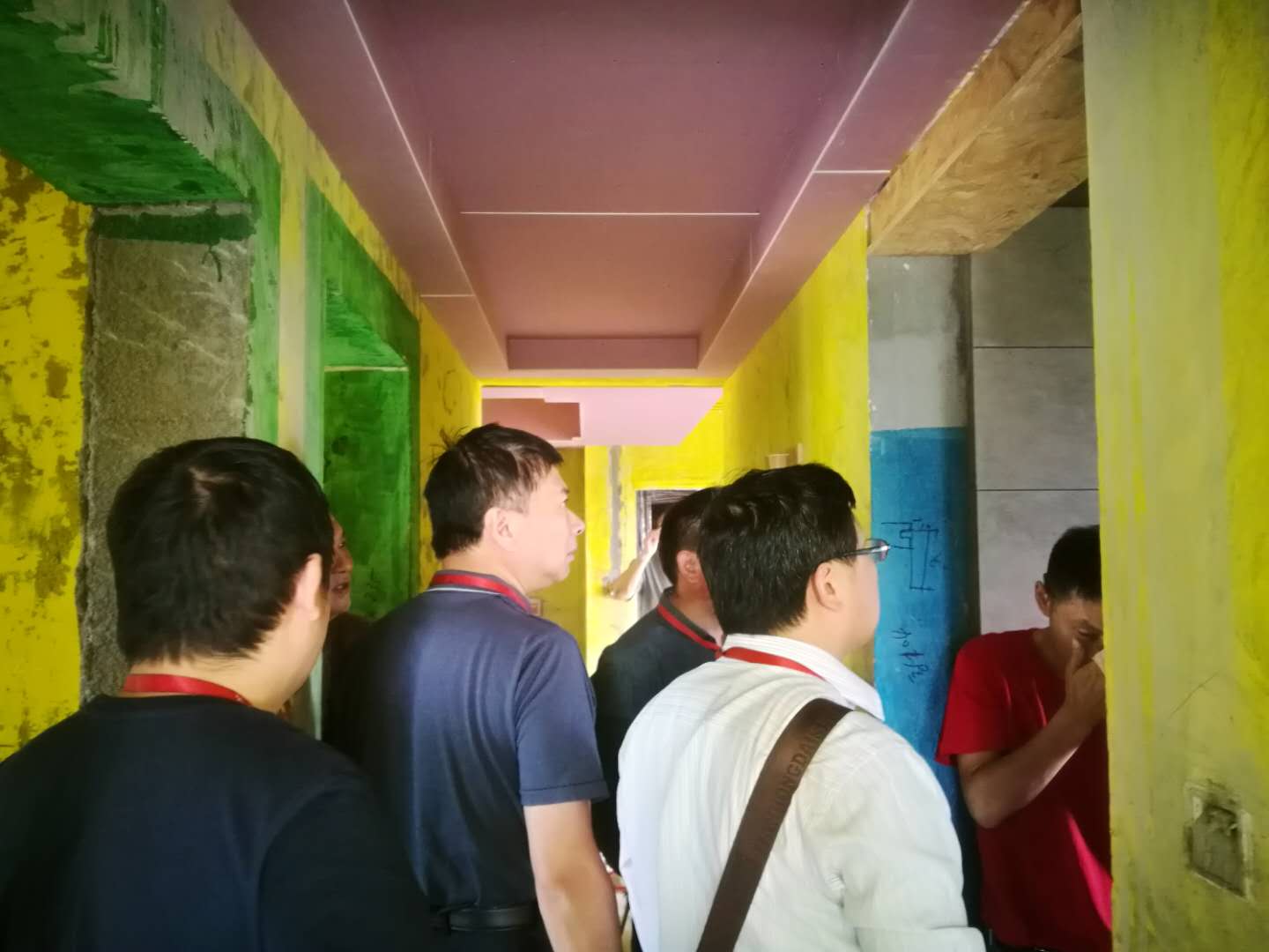 工程大PK正式启动，豪门国际领导带领工程部突击检查工地