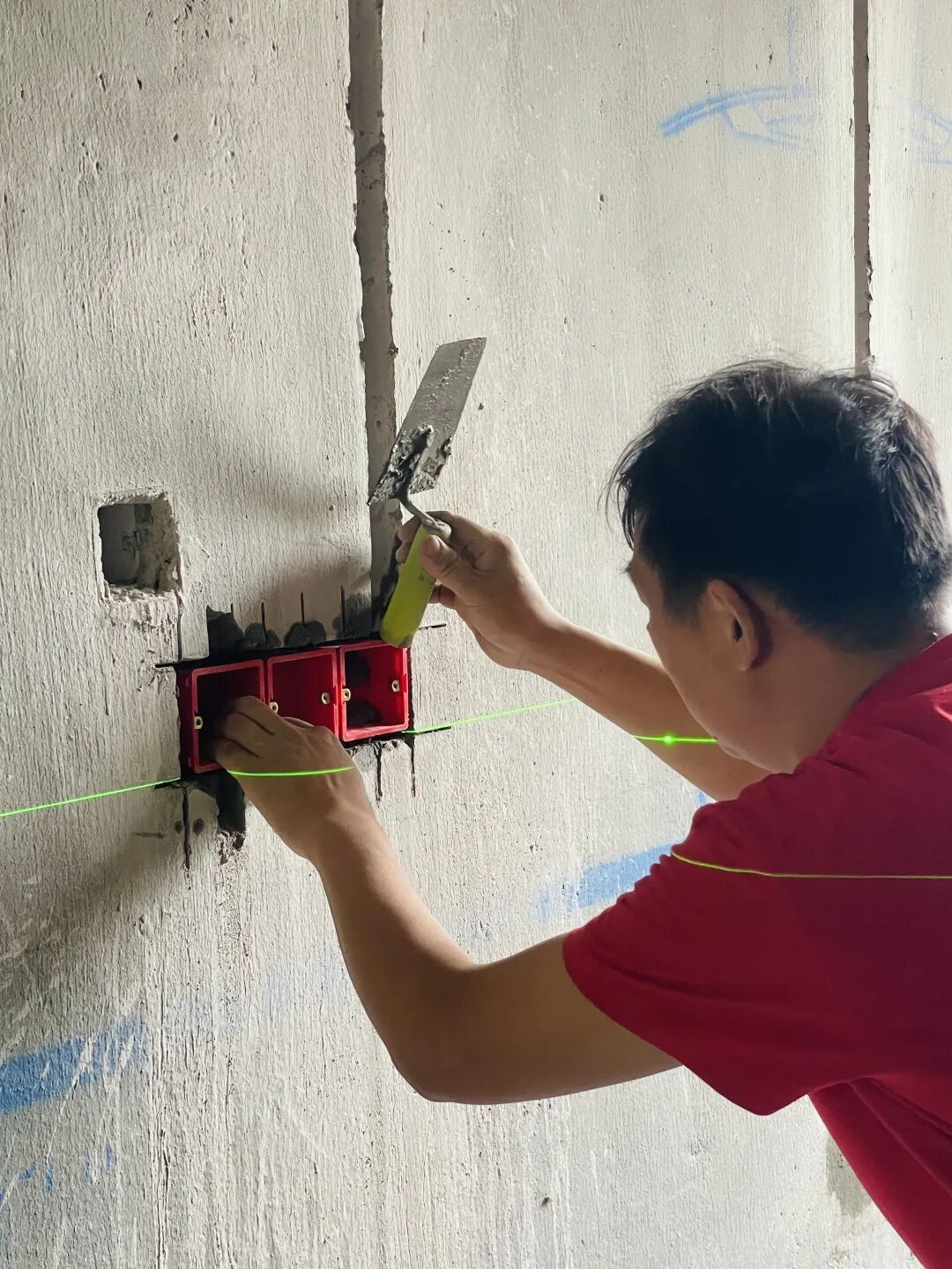 豪门国际工地突击巡检:拒绝“表面功夫”,毫米级误差把控,品质交付我们是认真的! 豪门国际工地突击巡检:拒绝“表面功夫”,毫米级误差把控,品质交付我们是认真的!
